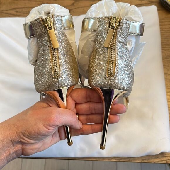 BRUNO RICCI GOLD SPARKLY SANDALS.  NEW.  REGULAR PRICE $385 - Picture 6 of 8